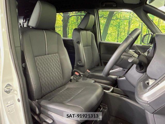 Toyota NOAH HYBRID 2023-02 7021090-7
