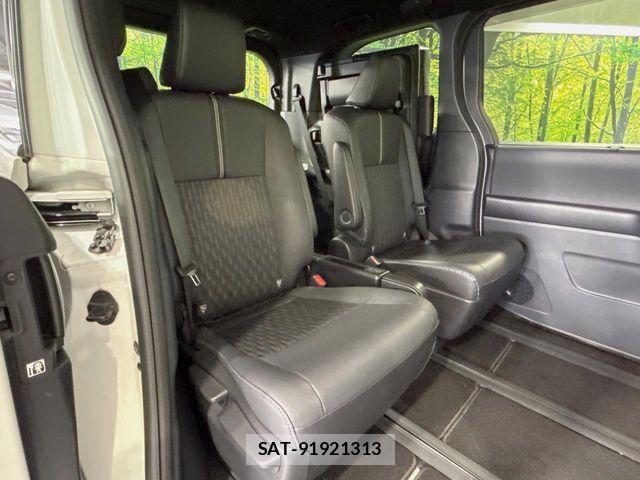 Toyota NOAH HYBRID 2023-02 7021090-8