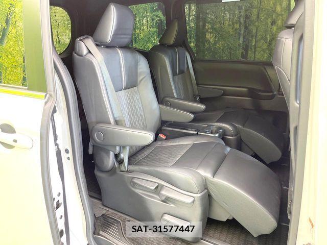 Toyota NOAH HYBRID 2023-06 7021091-8