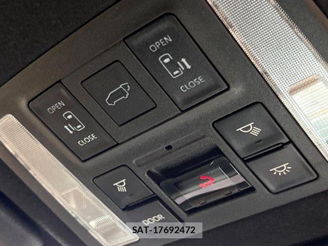 Toyota NOAH HYBRID 2026-04 7021087-6
