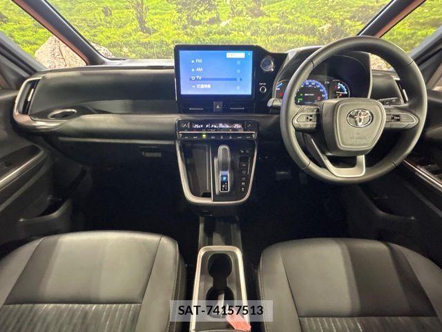 Toyota NOAH HYBRID 2023-03 7021093-1