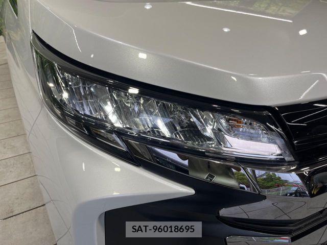 Toyota NOAH HYBRID 2026-01 7059960-12