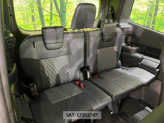 Toyota NOAH HYBRID 2026-04 7059958-9