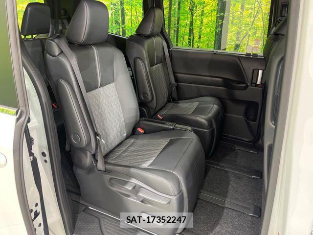 Toyota NOAH HYBRID 2026-04 7059958-8
