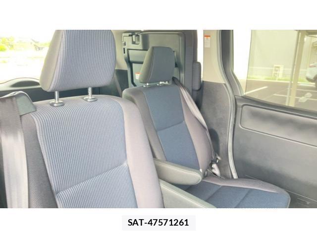 Toyota NOAH HYBRID 2018-04 7059973-12