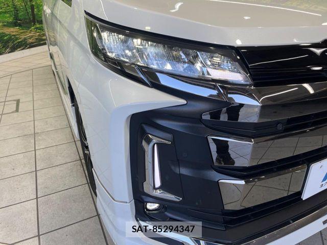 Toyota NOAH HYBRID 2024-02 7057220-12