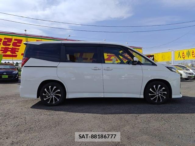 Toyota NOAH HYBRID 2023-02 7059969-10