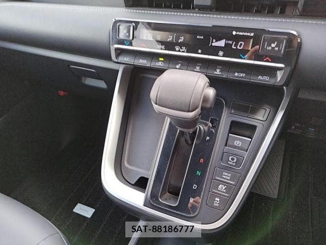 Toyota NOAH HYBRID 2023-02 7059969-15
