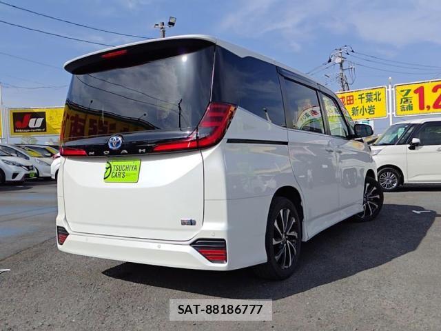 Toyota NOAH HYBRID 2023-02 7059969-1