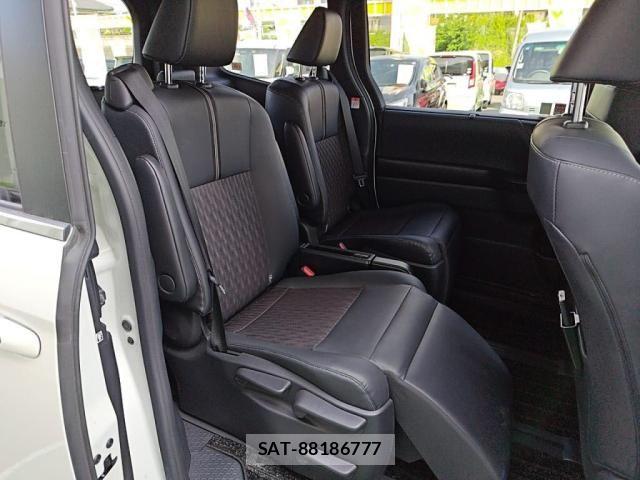 Toyota NOAH HYBRID 2023-02 7059969-21