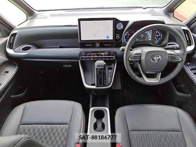 Toyota NOAH HYBRID 2023-02 7059969-2