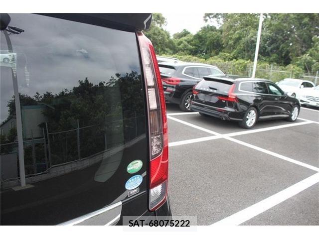 Toyota NOAH HYBRID 2016-09 7059974-11