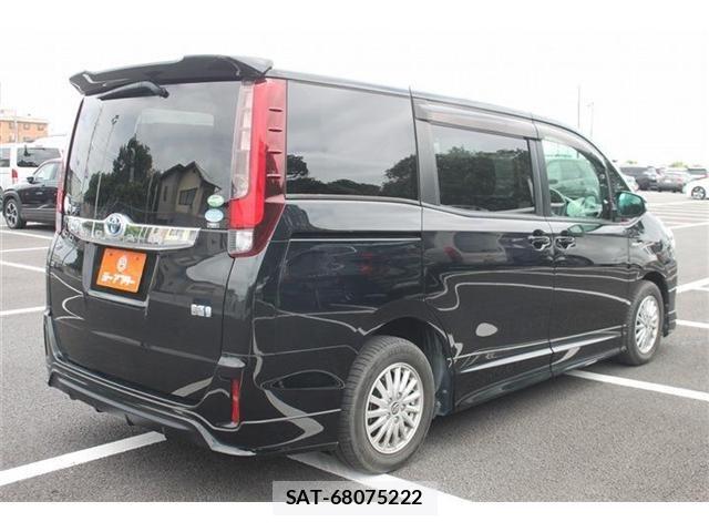 Toyota NOAH HYBRID 2016-09 7059974-21