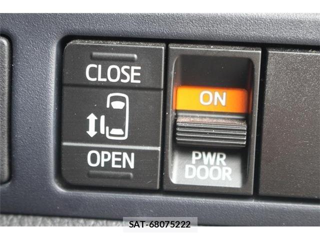 Toyota NOAH HYBRID 2016-09 7059974-5
