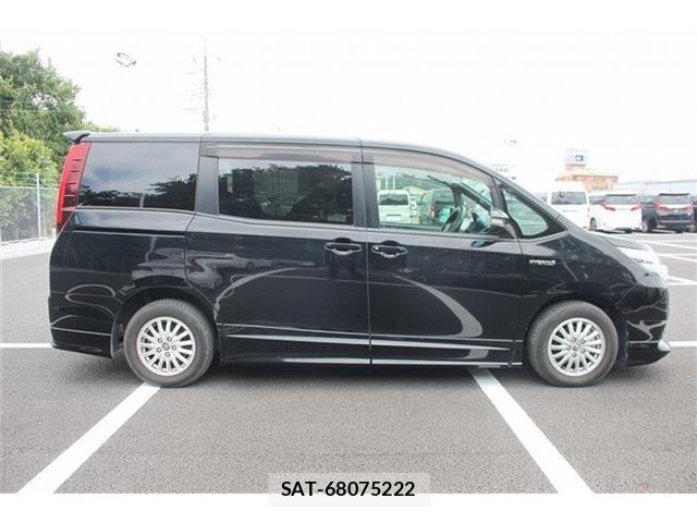 Toyota NOAH HYBRID 2016-09 7059974-7