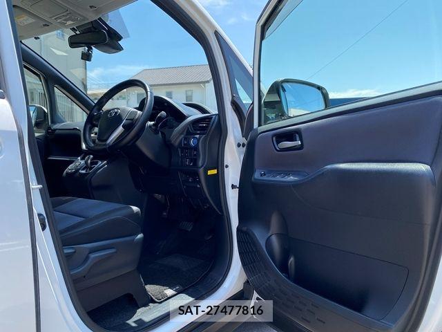 Toyota NOAH HYBRID 2016-04 7222826-12