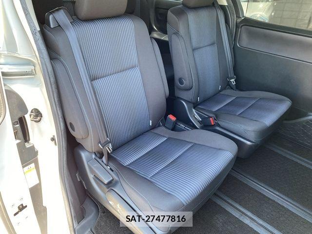 Toyota NOAH HYBRID 2016-04 7222826-16