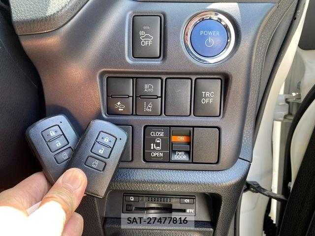 Toyota NOAH HYBRID 2016-04 7222826-22