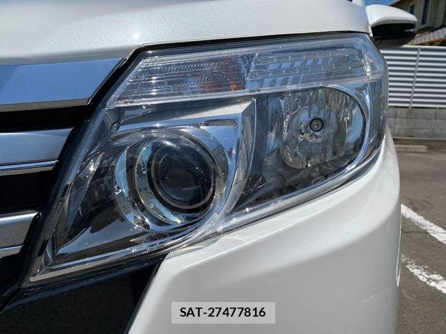 Toyota NOAH HYBRID 2016-04 7222826-24