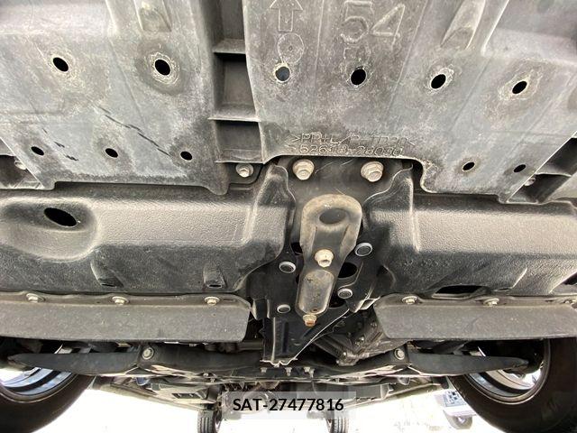 Toyota NOAH HYBRID 2016-04 7222826-27