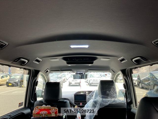 Toyota NOAH HYBRID 2019-02 7222833-12