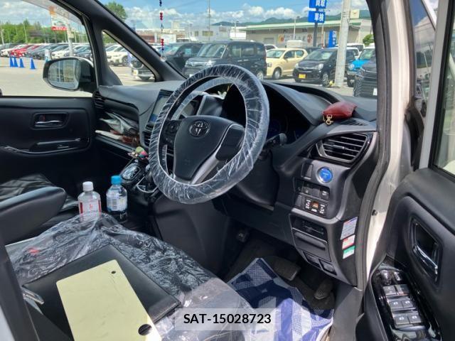 Toyota NOAH HYBRID 2019-02 7222833-15