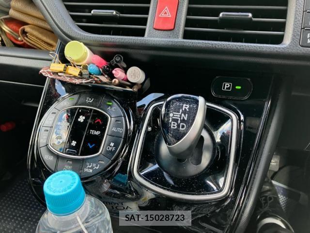 Toyota NOAH HYBRID 2019-02 7222833-22