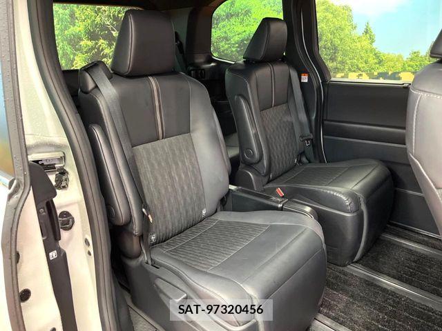 Toyota NOAH HYBRID 2023-03 7222840-11