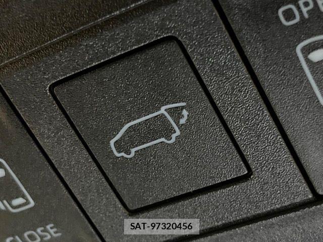 Toyota NOAH HYBRID 2023-03 7222840-8