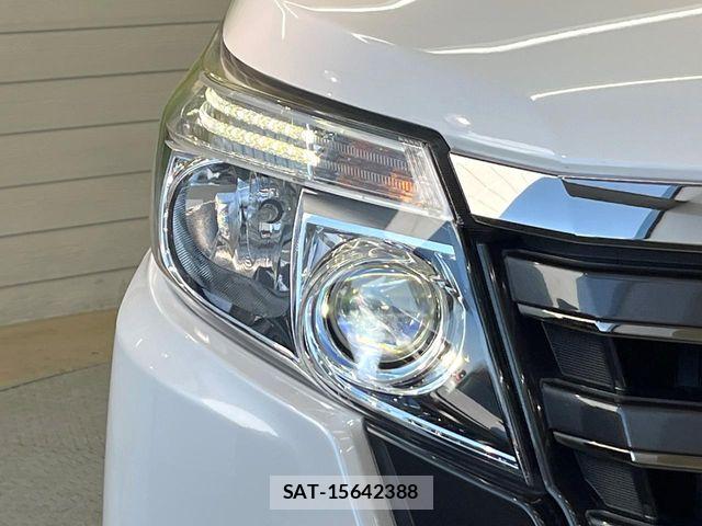 Toyota NOAH HYBRID 2017-01 7215617-12