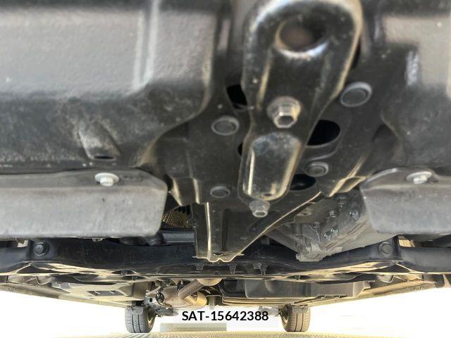 Toyota NOAH HYBRID 2017-01 7215617-18