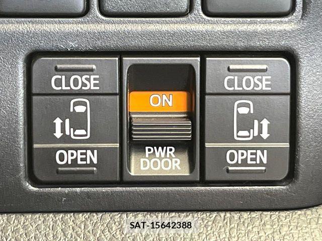 Toyota NOAH HYBRID 2017-01 7215617-5