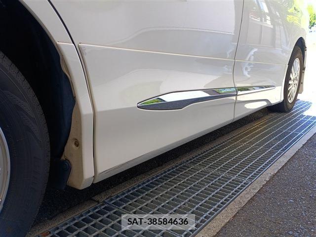 Toyota NOAH HYBRID 2015-05 7222820-15