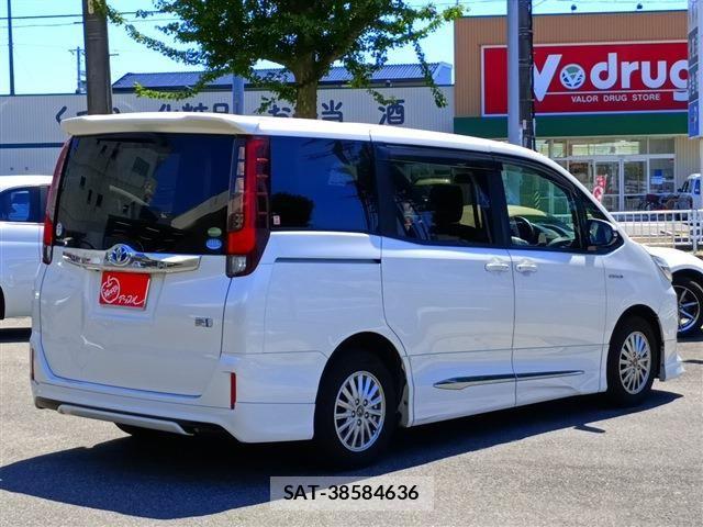 Toyota NOAH HYBRID 2015-05 7222820-2