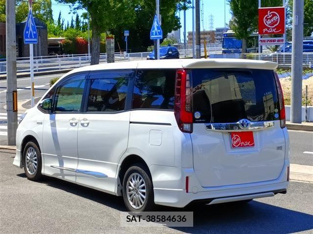 Toyota NOAH HYBRID 2015-05 7222820-3