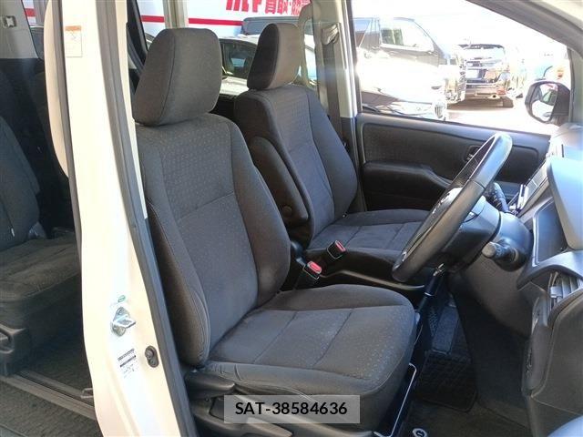 Toyota NOAH HYBRID 2015-05 7222820-5