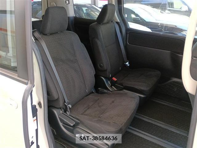 Toyota NOAH HYBRID 2015-05 7222820-7