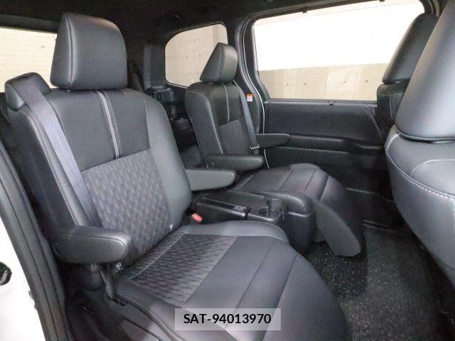 Toyota NOAH HYBRID 2025-09 7222860-4