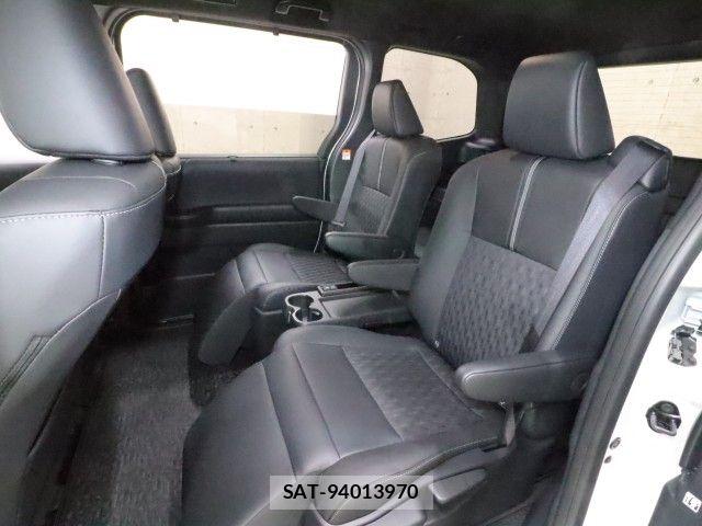Toyota NOAH HYBRID 2025-09 7222860-7
