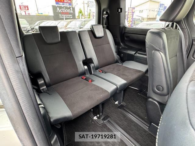 Toyota NOAH HYBRID 2018-01 7222824-9