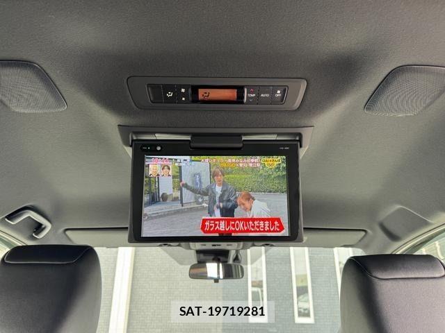 Toyota NOAH HYBRID 2018-01 7222824-23