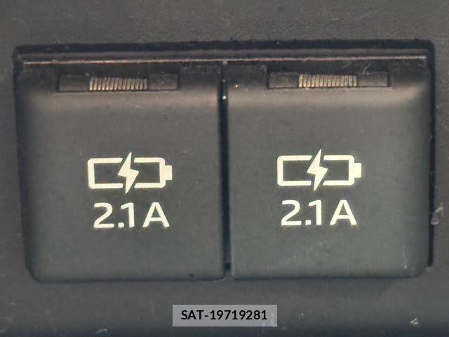 Toyota NOAH HYBRID 2018-01 7222824-24