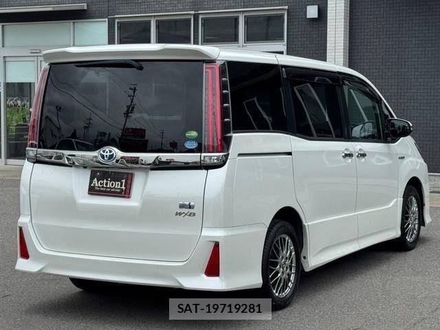 Toyota NOAH HYBRID 2018-01 7222824-5