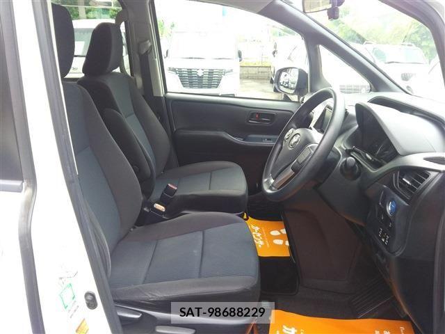 Toyota NOAH HYBRID 2015-11 7222822-14
