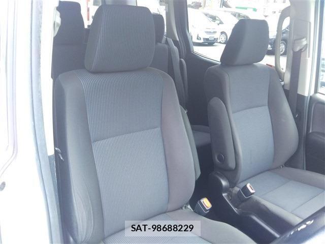 Toyota NOAH HYBRID 2015-11 7222822-15