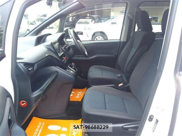 Toyota NOAH HYBRID 2015-11 7222822-17