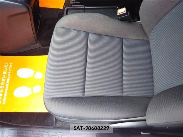 Toyota NOAH HYBRID 2015-11 7222822-18