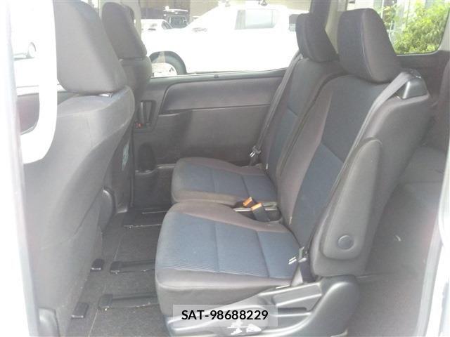 Toyota NOAH HYBRID 2015-11 7222822-19