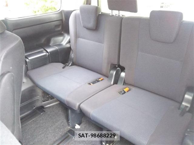 Toyota NOAH HYBRID 2015-11 7222822-20