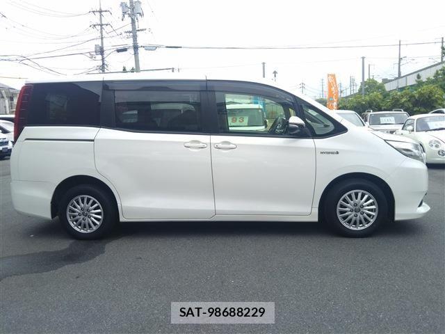 Toyota NOAH HYBRID 2015-11 7222822-2